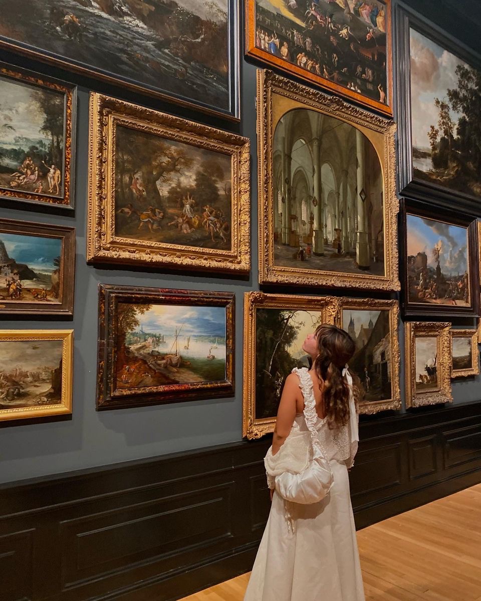 Museum watching like textual analysis'.