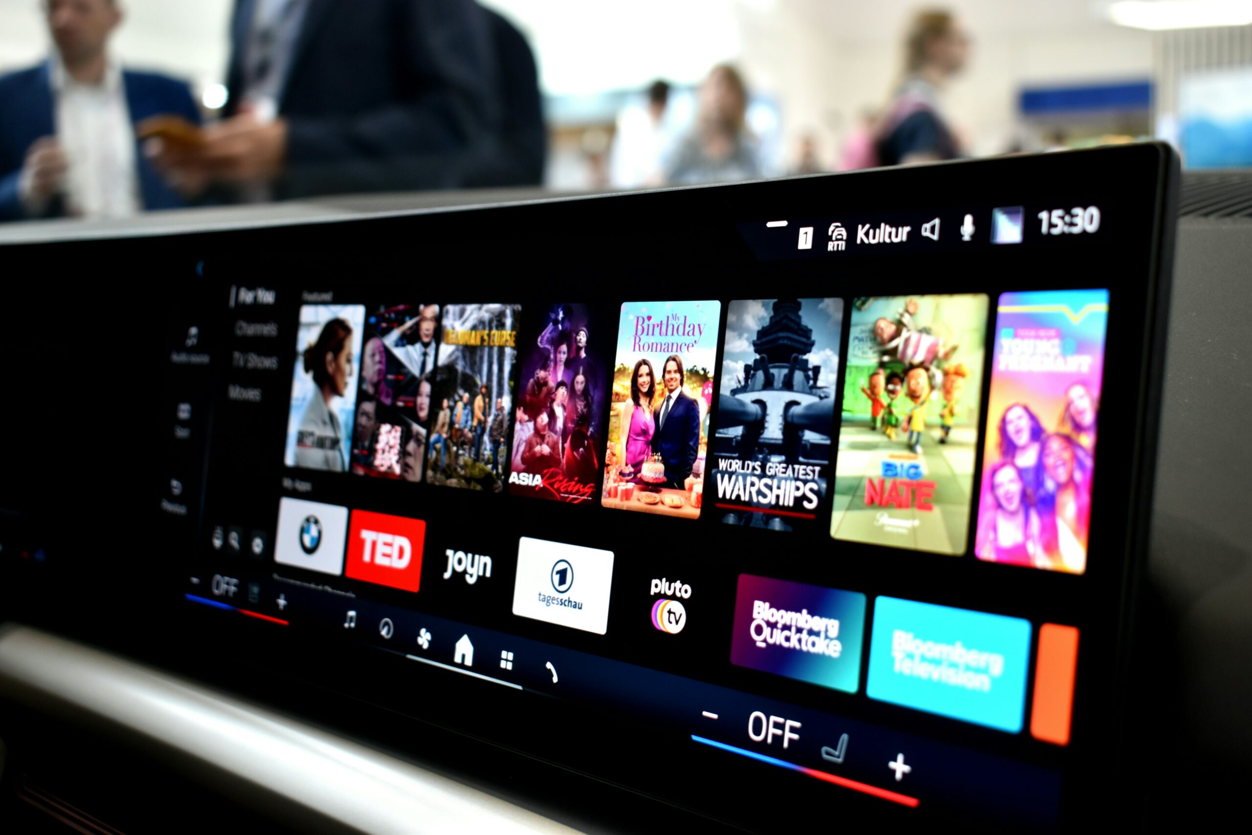 display of running applications on digital device