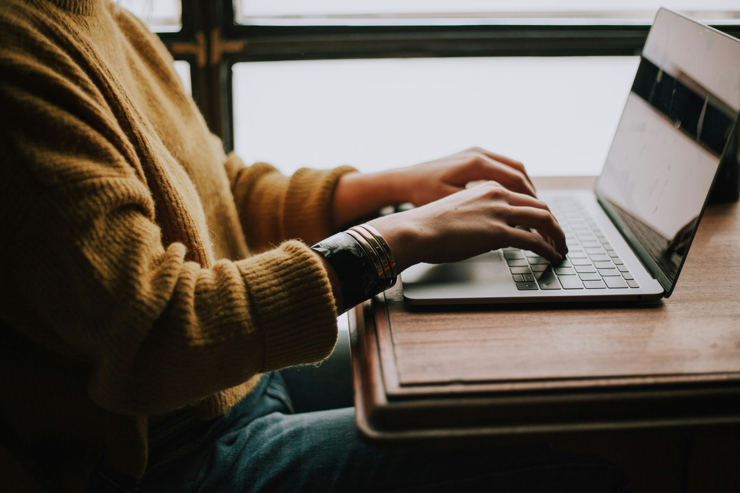 Online Rhetorical Velocity